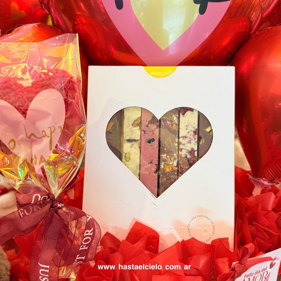 ARREGLO RAPANUI CAJA CORAZON SAN VALENTIN