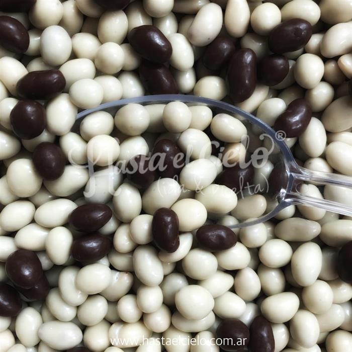 MANI CON CHOCOLATE BLANCO Y NEGRO X 100GR